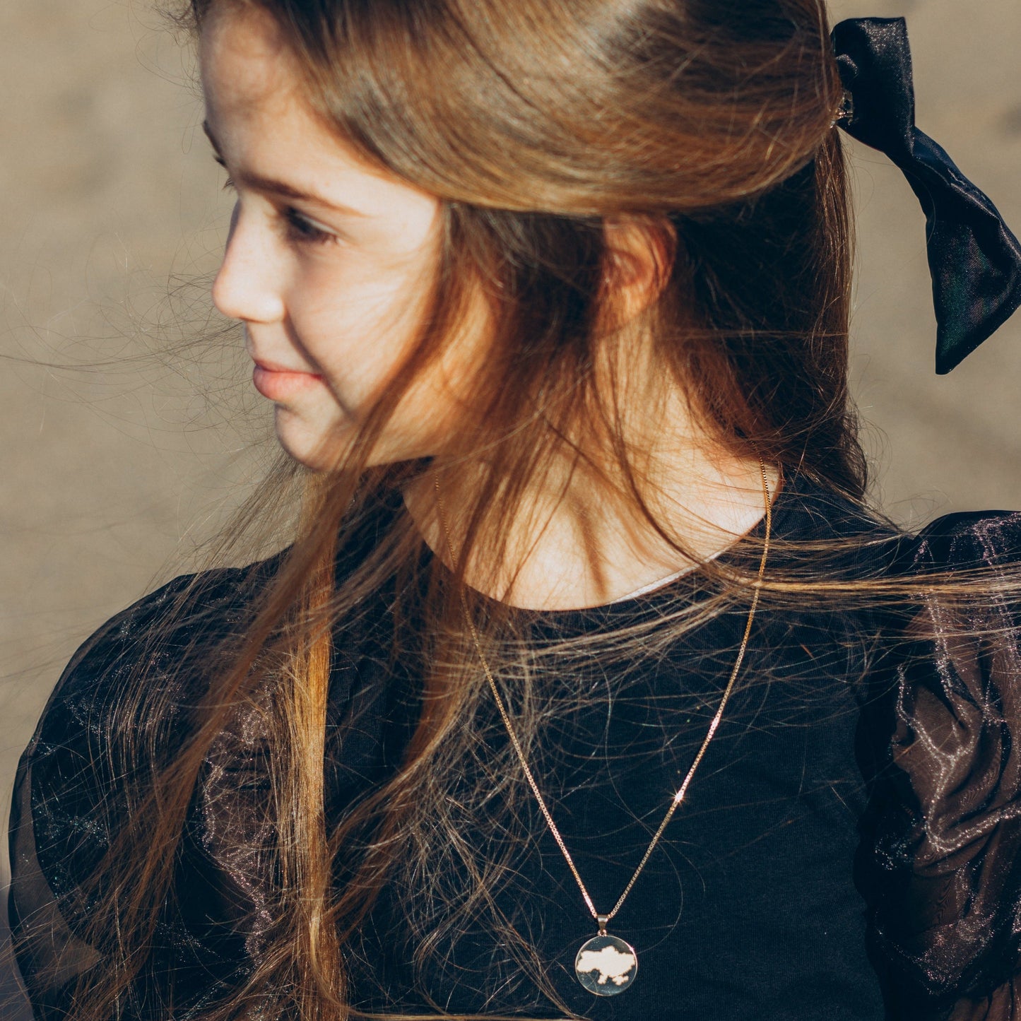 Золотой кулон с картой Украины